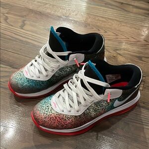 Nike LeBron 8 V2 Low Sz 8